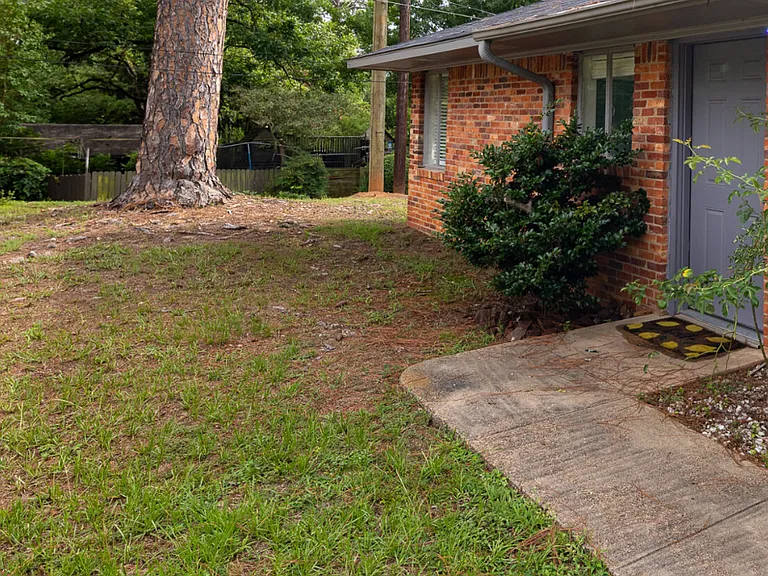 2521 Bateman Ave — Photo 3