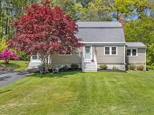 14 Standish St, Pembroke, MA 02359