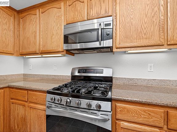 5th image of 3391 Monaghan St
