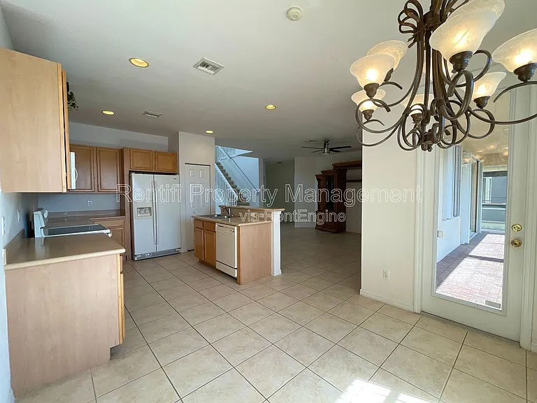 17038 Tremont St — Photo 7