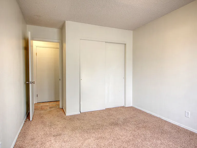 1902 Karen Ct — Photo 22