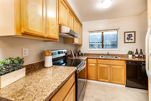Townhome Style Apartments 2 or 3 Bedrooms all with 1.5 Bathrooms Photo 1