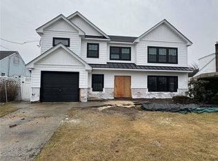 496 Kent Ct, Oceanside, NY 11572