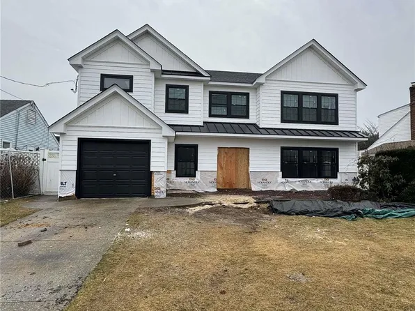 496 Kent Court, Oceanside, NY 11572