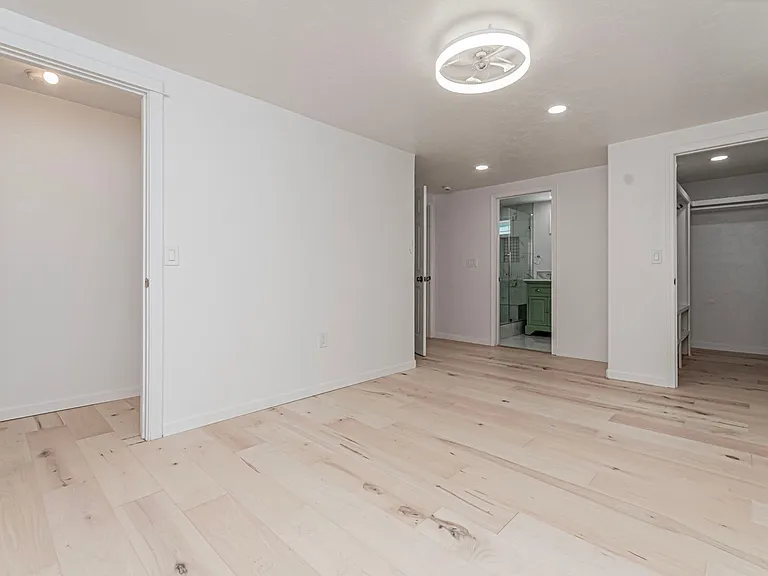829 Broadway Ave — Photo 25