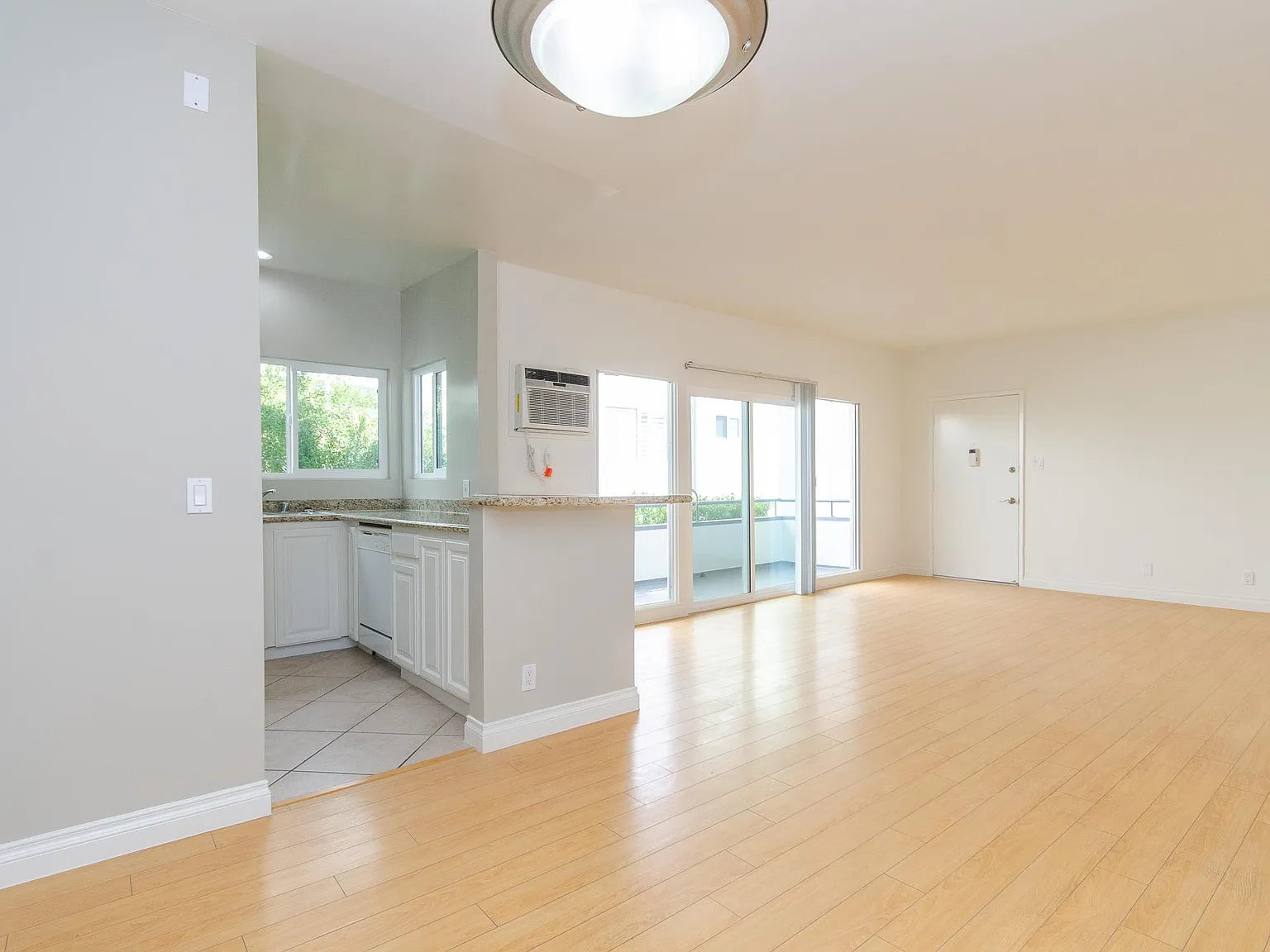 2 bed, 1.5 bath, 1000 sqft, $3,395 — Photo 3