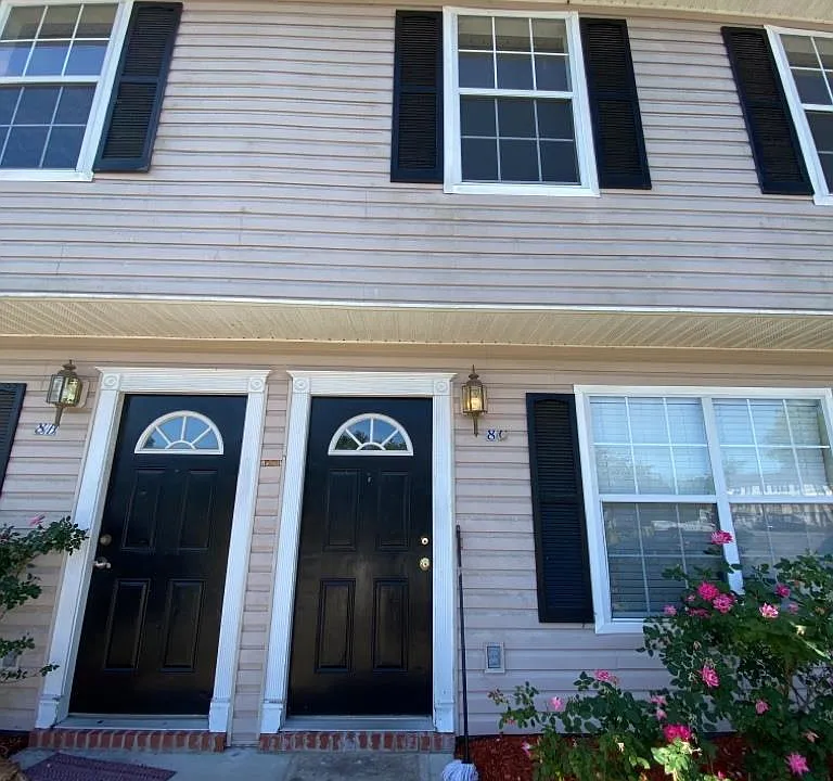 1100-8C Pineland Ave