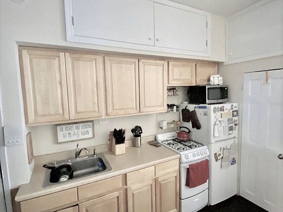 3rd image of 440 E 75th St APT 16