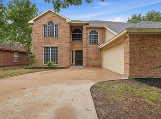 100 Bob White Dr, Red Oak, TX 75154