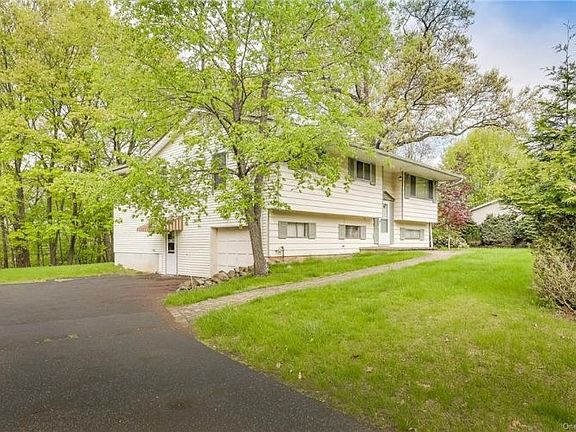 2nd image of 40 Laura Dr