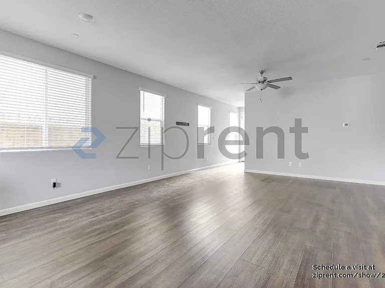 174 Sullivan Dr — Photo 4