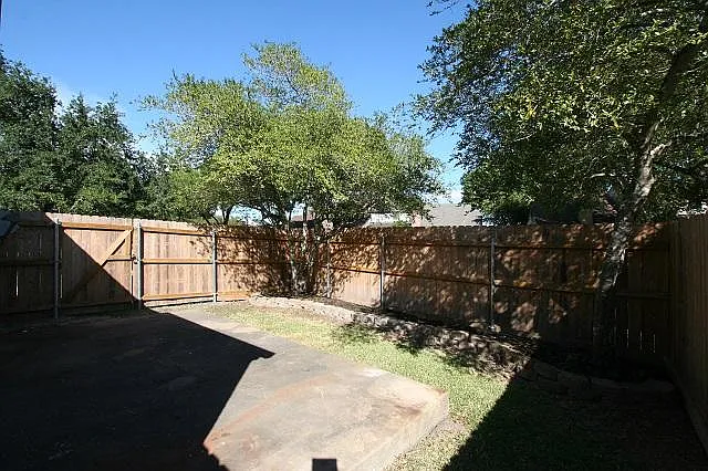 105 Maplewood Dr #D — Photo 13