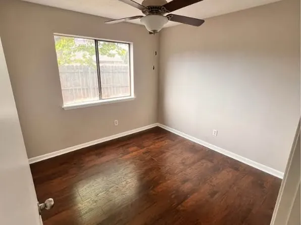 1928 Holleman Dr W, College Station, TX 77840