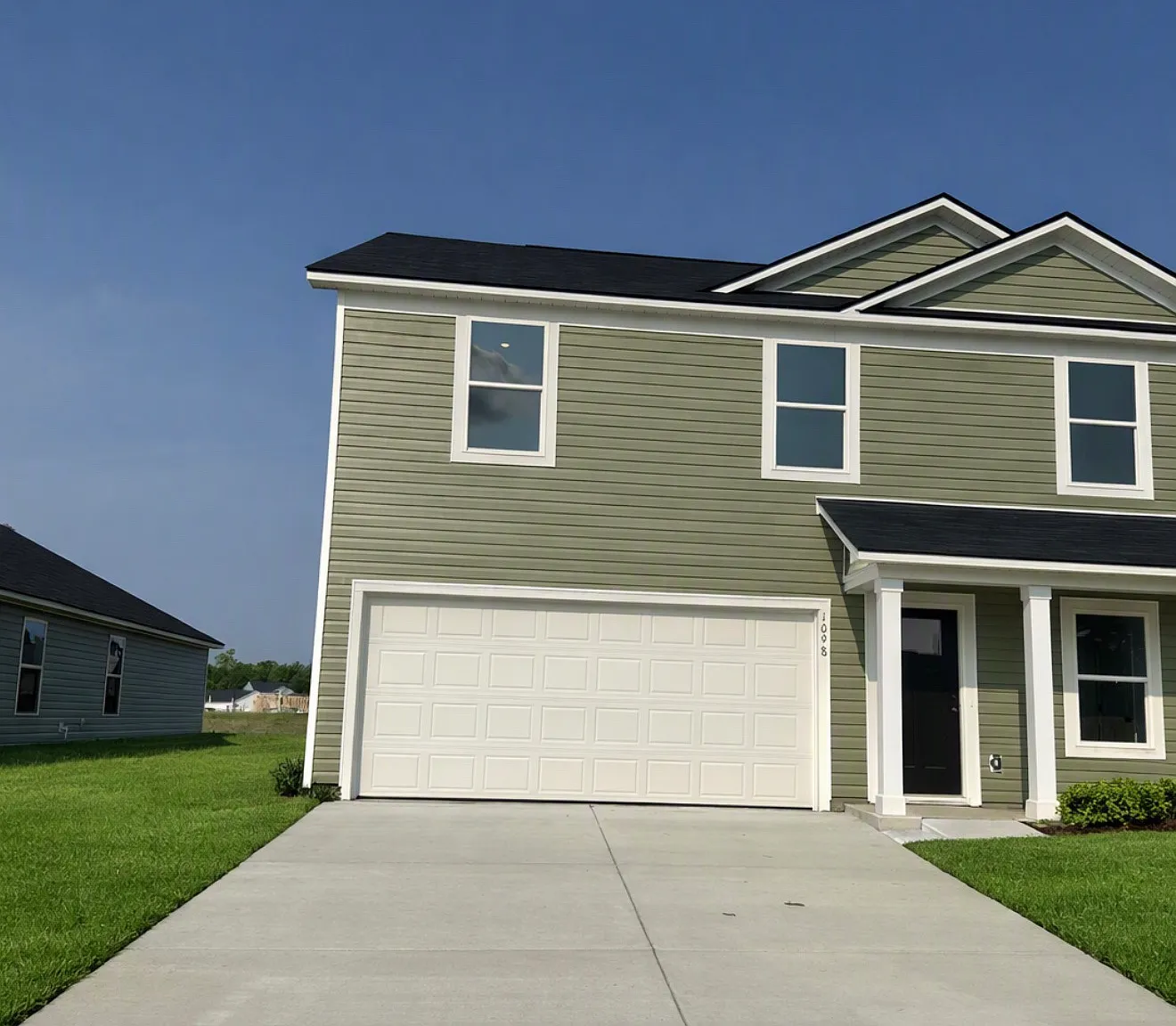 4 bed, 2.5 bath, 1892 sqft, $2,500 — Photo 1