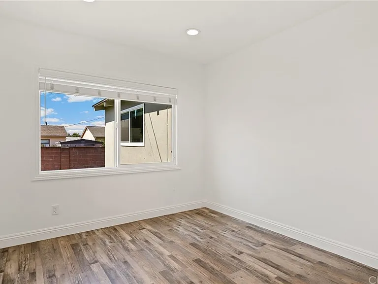 Emrys Ave — Photo 7