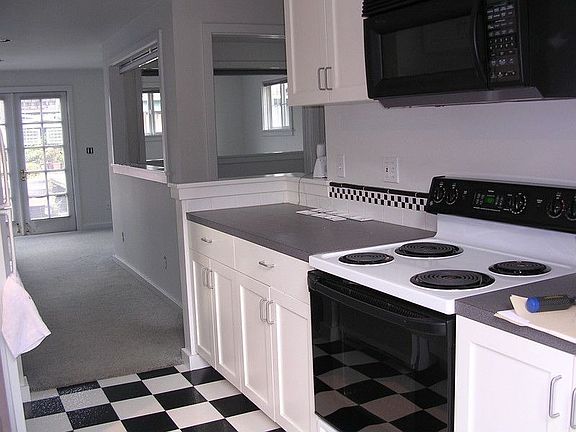 3rd image of 2025 Fairview Ave E Unit O