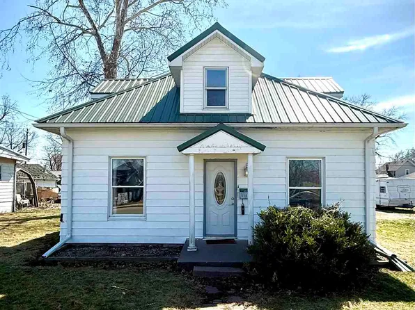 1103 E 3rd St, Washington, IA 52353