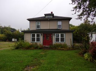 16 Penobscot Ave, Howland, ME 04448