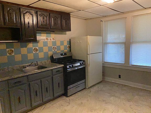 4th image of 326 Emory Ave