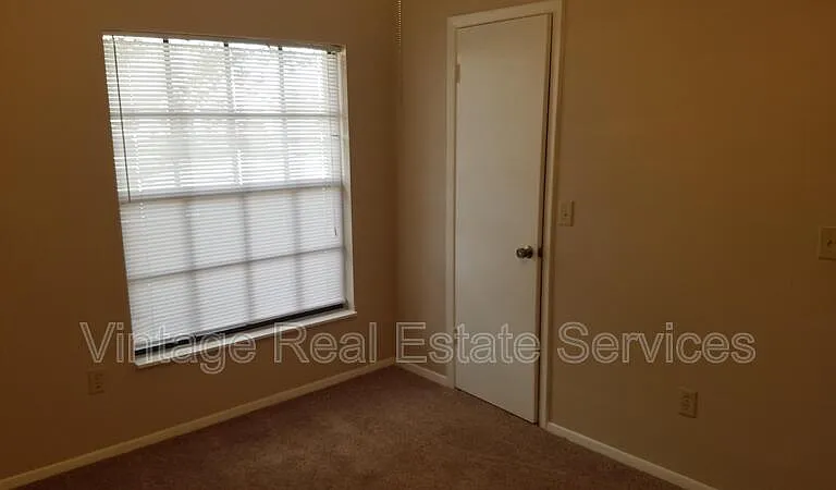1904 Firethorn Ct — Photo 16