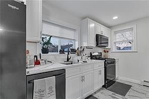 5th image of 215 Kenyon Ave