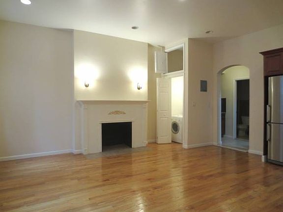 4th image of 28 W 47th St Fl 2