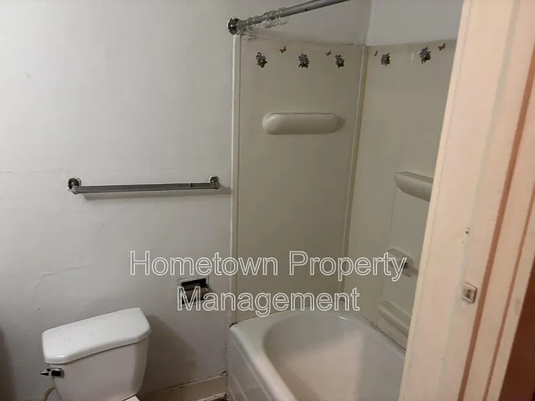 319 E Sunbury St #1A — Photo 6