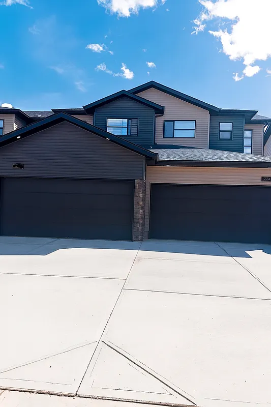 3 bed, 2.5 bath, $2,100 — Photo 1