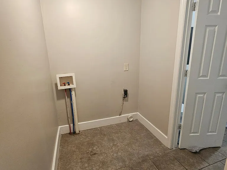 308 Cedar Cir — Photo 7