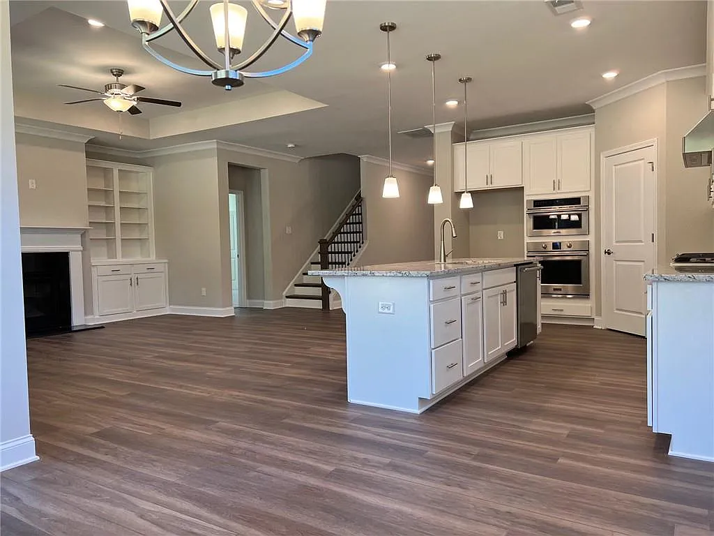 4 bed, 3.0 bath, 2643 sqft, $2,850 — Photo 2