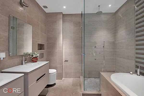 Rented by CORE | media 32