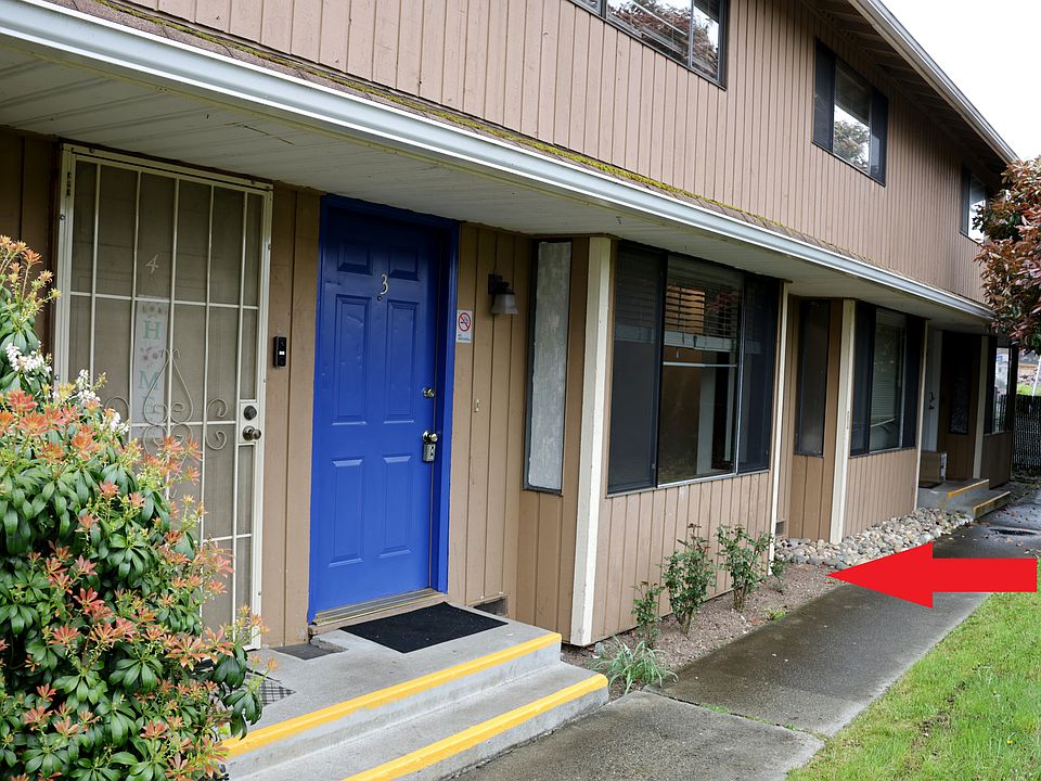 Apartment 3 with blue door