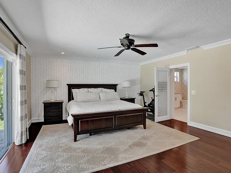 248 Codrington Dr — Photo 28