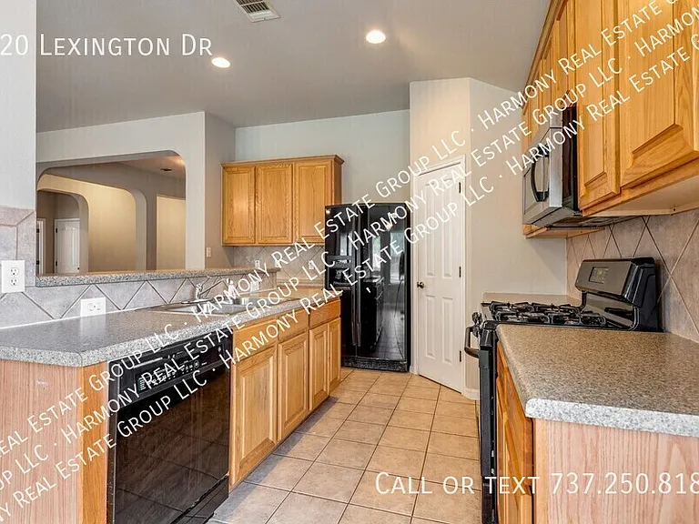 220 Lexington Dr — Photo 7