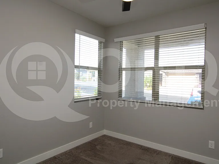 16535 W Desert Ln — Photo 10