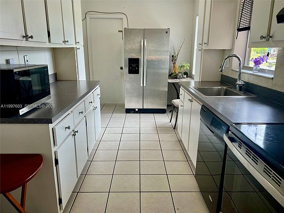 4th image of 7275 Pine Manor Dr