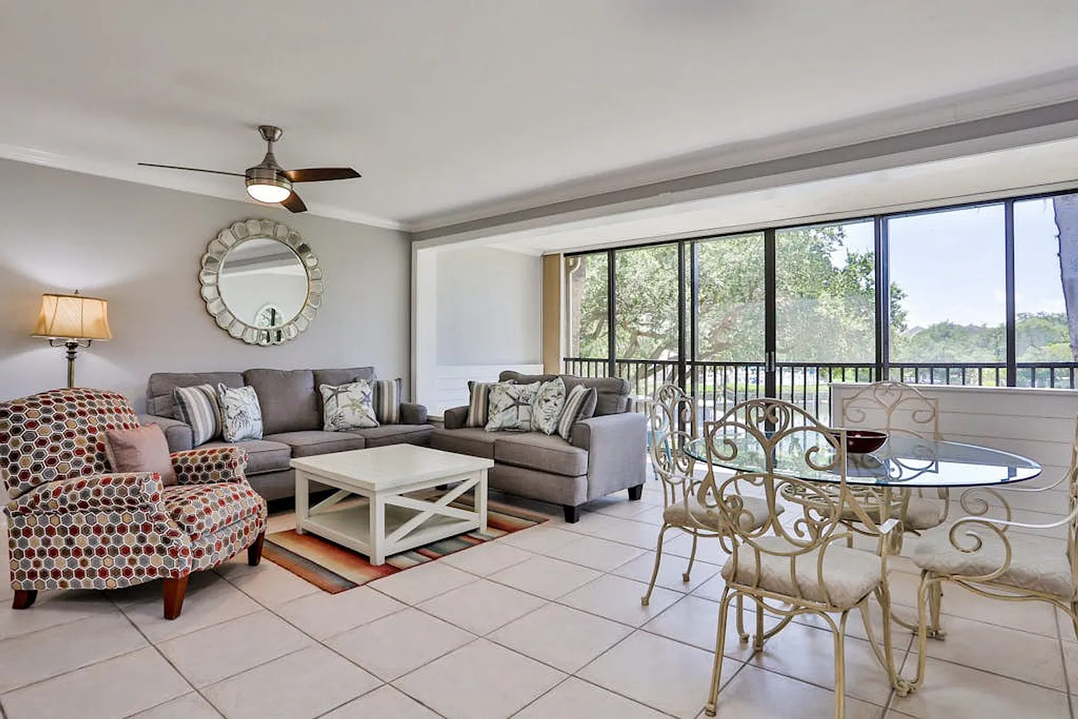2 bed, 1.0 bath, 1001 sqft, $3,996 — Photo 1