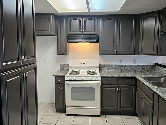 3rd image of 1614 S Campus Ave #E