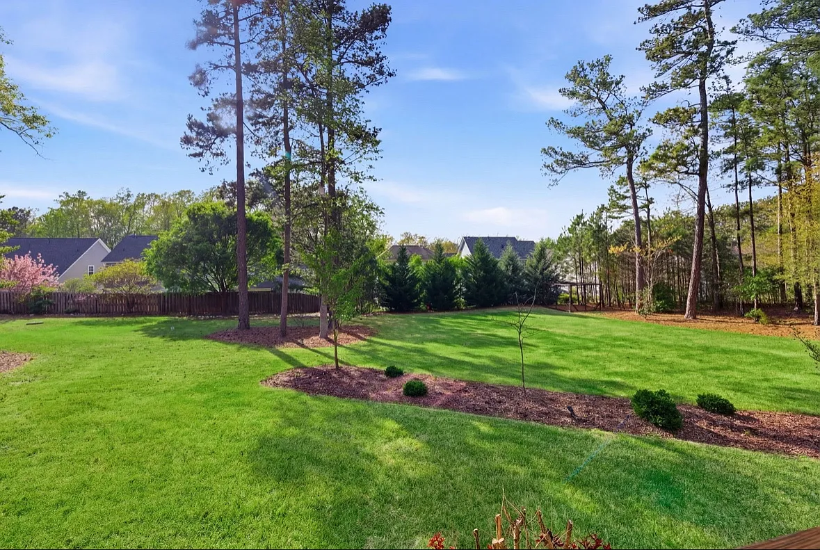 4 bed, 2650 sqft, $6,500 — Photo 2