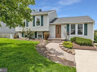 210 Contour Rd, Mount Airy, MD 21771