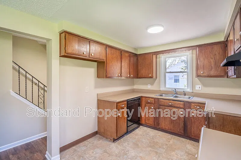 2 bed, 1.0 bath, $1,400 — Photo 4