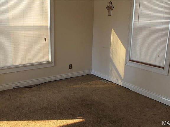 3rd image of 114 N Delmar Ave