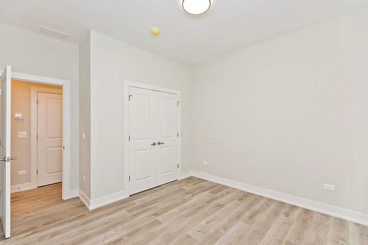 Building Photo - 2725 N Ashland Ave #1S