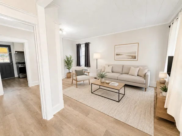 24 Crosthwaite Ave N, Hamilton, ON L8H 4T9