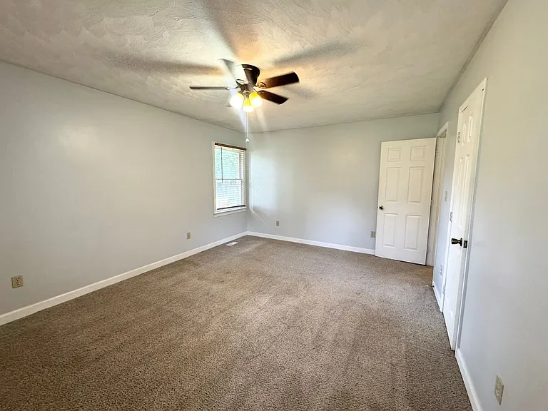 102 Hunters Trl W — Photo 13