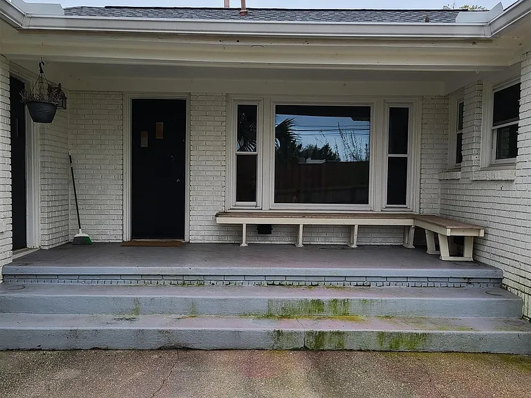 2109 N Spring St — Photo 18