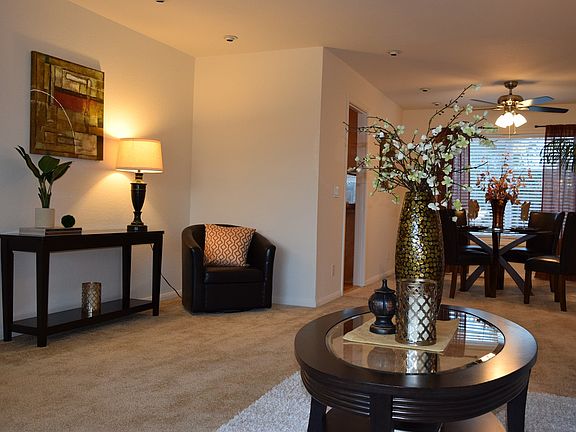 4th image of 219 Churchill Pl