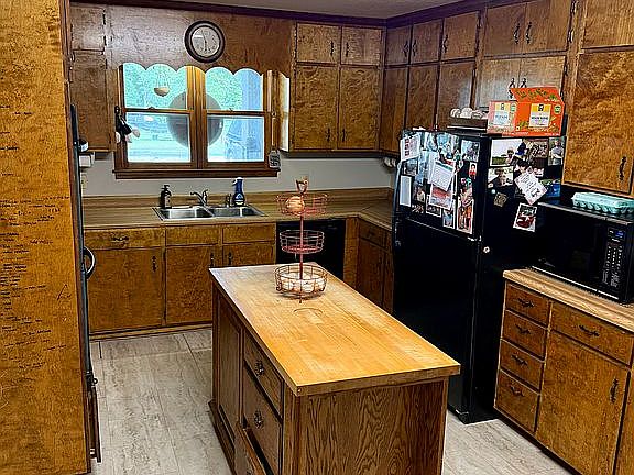 3rd image of 367 E Camellia Dr