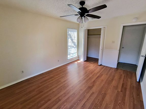 4th image of 1212 Pin Oak Dr