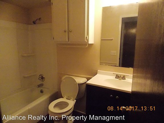 5th image of 214 E Willow Pl